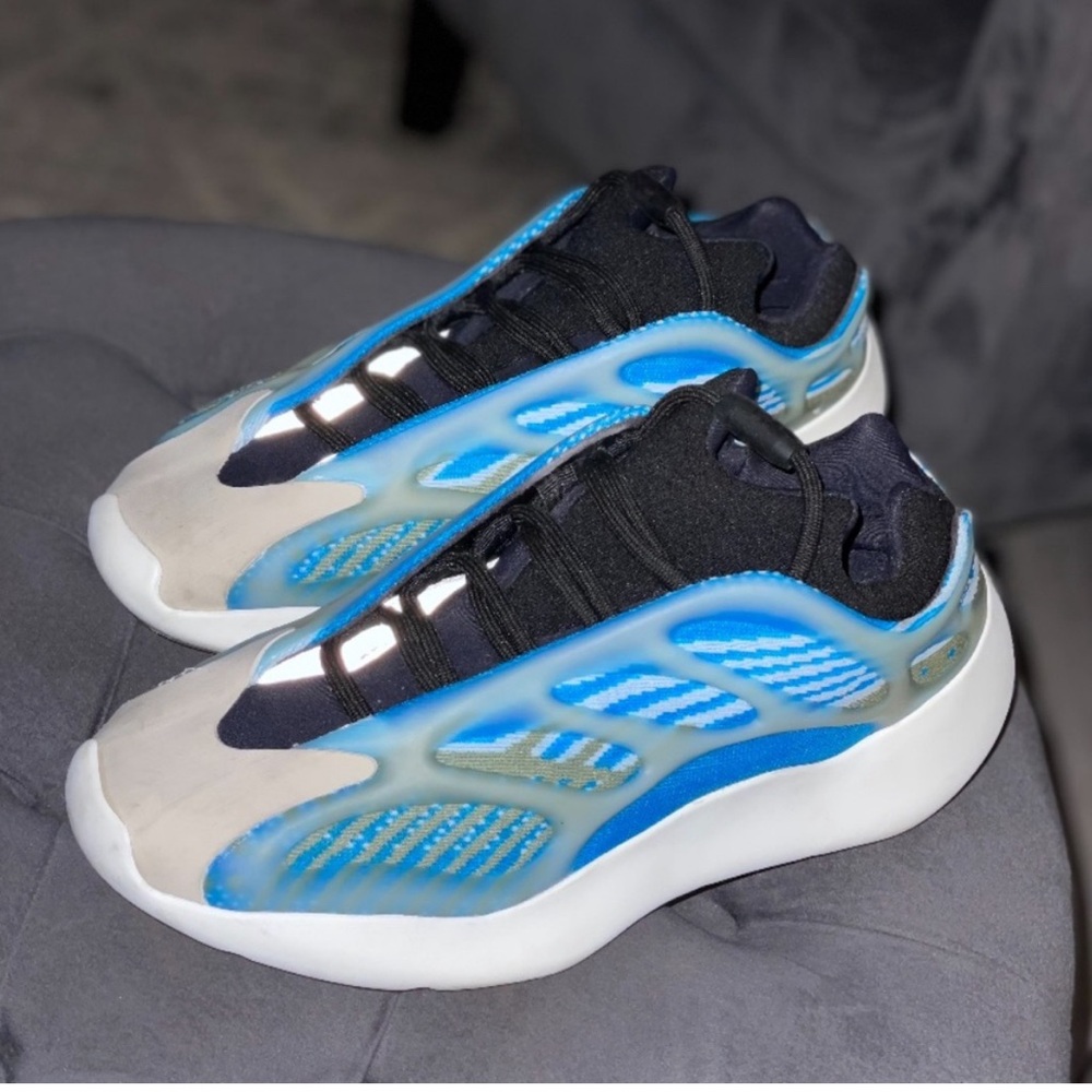 Yeezy 700 V3 'Arzareth'